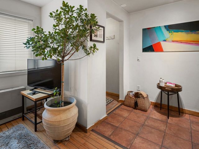 337 College St Apt 6, Burlington, VT 05401