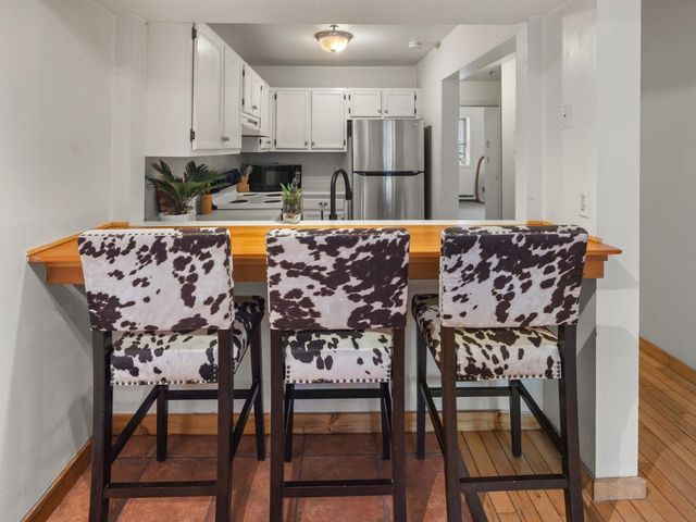 337 College St Apt 6, Burlington, VT 05401
