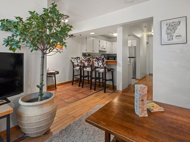337 College St Apt 6, Burlington, VT 05401
