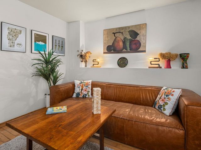 337 College St Apt 6, Burlington, VT 05401