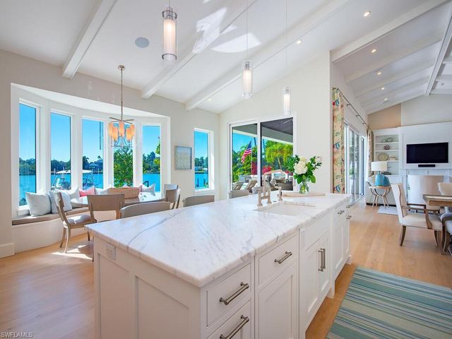 440 Spring Line DR, Naples, FL 34102