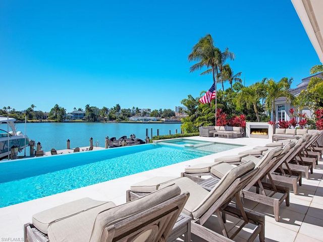 440 Spring Line DR, Naples, FL 34102