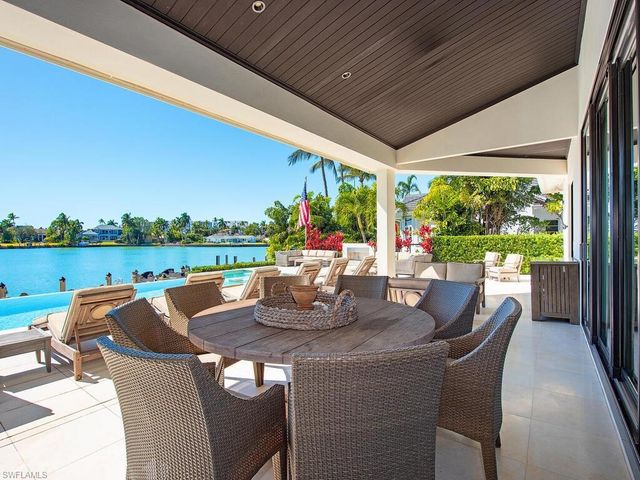 440 Spring Line DR, Naples, FL 34102