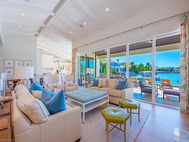 440 Spring Line DR, Naples, FL 34102