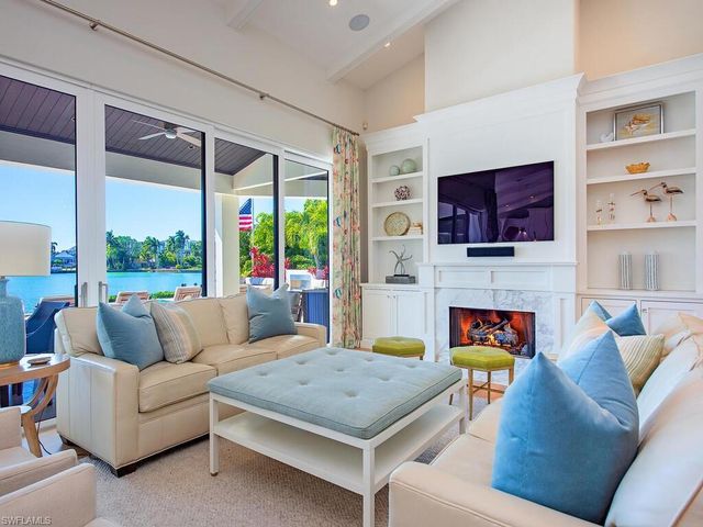 440 Spring Line DR, Naples, FL 34102