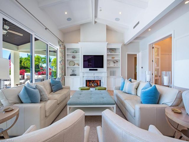 440 Spring Line DR, Naples, FL 34102