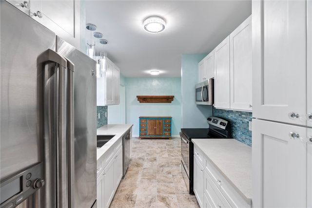 1703 Austin St, Portland, TX 78374