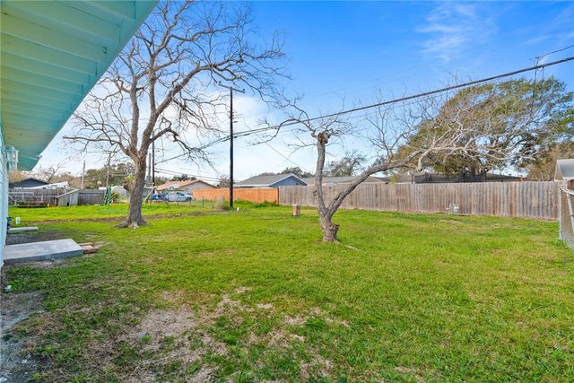 1703 Austin St, Portland, TX 78374