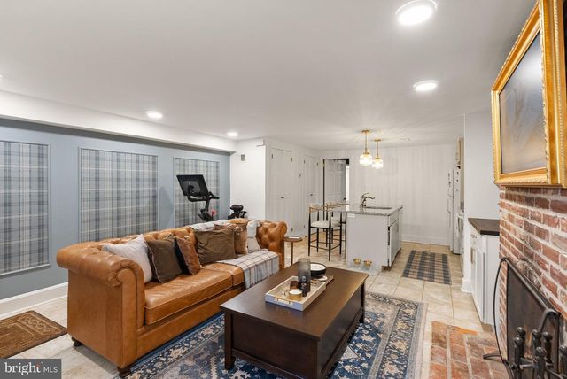 332 11TH ST SE, Washington, DC 20003
