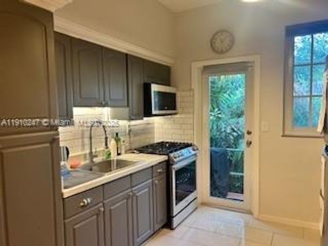 910 Lenox Ave 3, Miami Beach, FL 33139