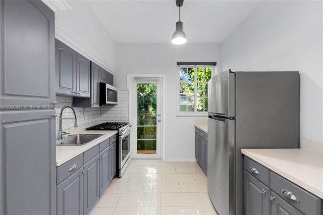 910 Lenox Ave 3, Miami Beach, FL 33139