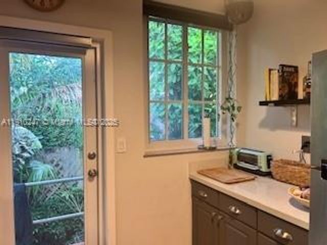 910 Lenox Ave 3, Miami Beach, FL 33139