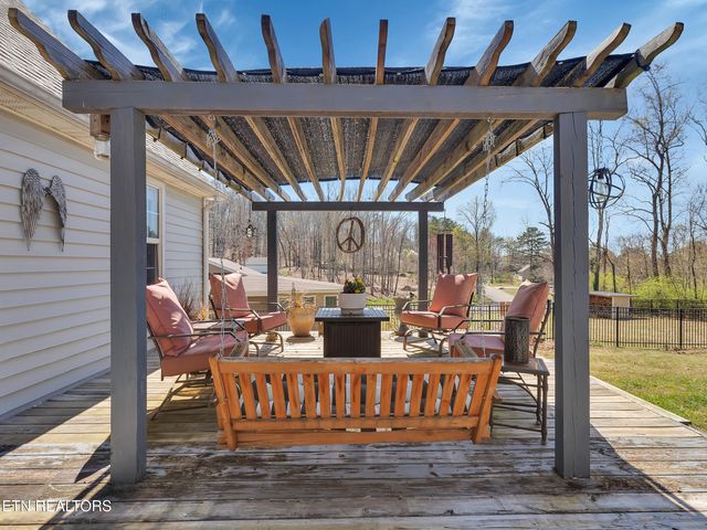 1019 Wilderness Rd, Friendsville, TN 37737