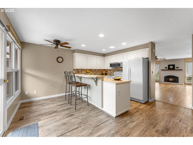 4880 Sw WEMBLEY Pl, Beaverton, OR 97005