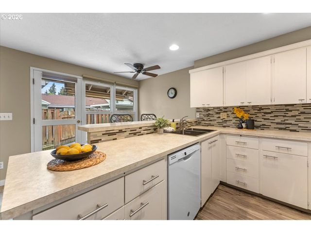 4880 Sw WEMBLEY Pl, Beaverton, OR 97005