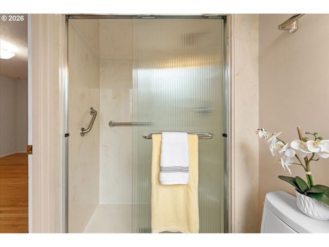 4880 Sw WEMBLEY Pl, Beaverton, OR 97005