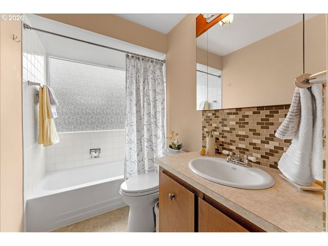 4880 Sw WEMBLEY Pl, Beaverton, OR 97005