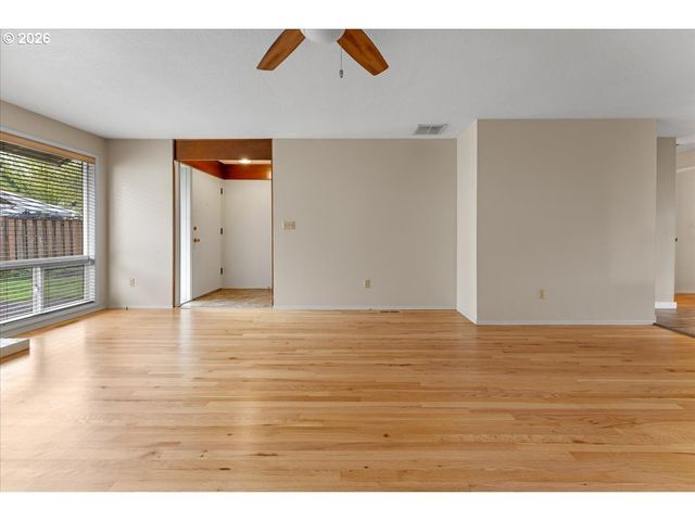 4880 Sw WEMBLEY Pl, Beaverton, OR 97005