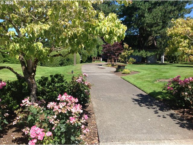 4880 Sw WEMBLEY Pl, Beaverton, OR 97005