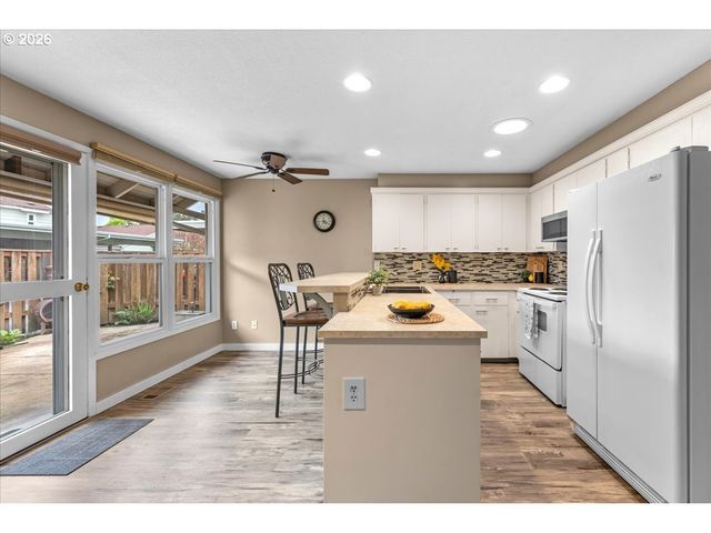 4880 Sw WEMBLEY Pl, Beaverton, OR 97005