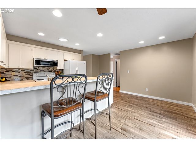 4880 Sw WEMBLEY Pl, Beaverton, OR 97005