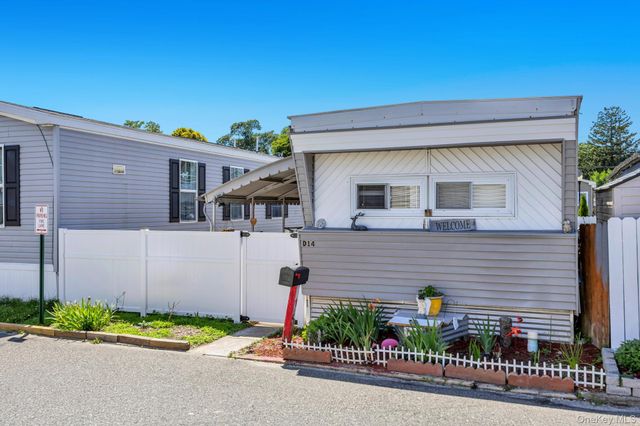 600 Broadway D14, Amityville, NY 11701