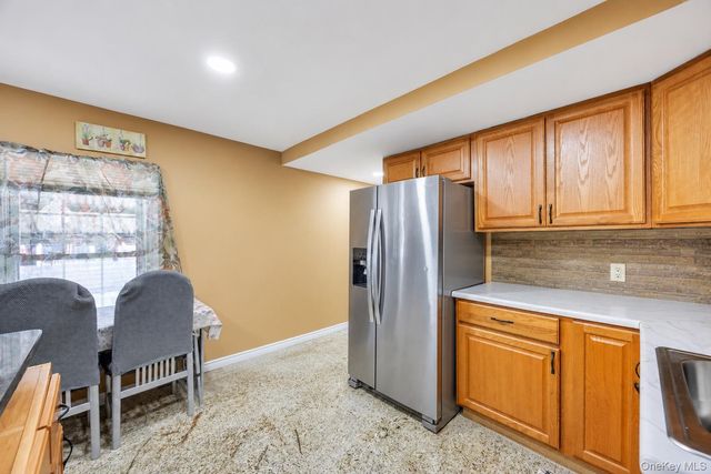 600 Broadway D14, Amityville, NY 11701