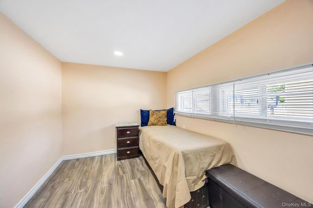 600 Broadway D14, Amityville, NY 11701