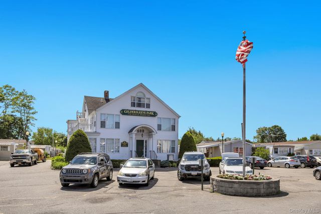 600 Broadway D14, Amityville, NY 11701