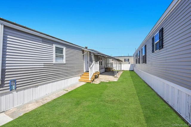 600 Broadway D14, Amityville, NY 11701