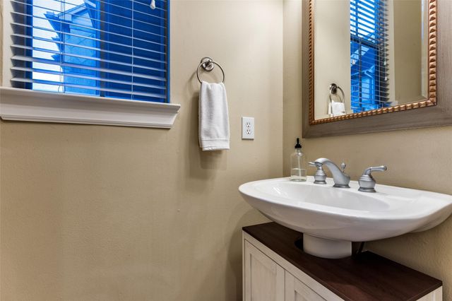 4512 Rose Street, Houston, TX 77007