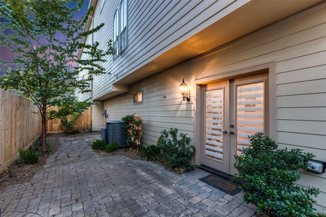 4512 Rose Street, Houston, TX 77007