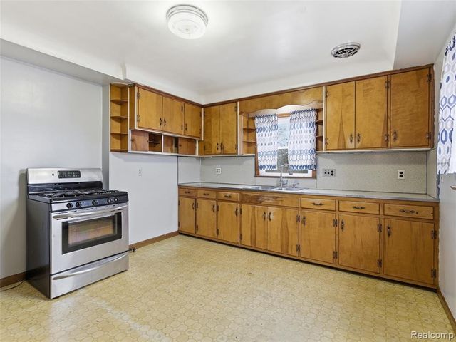 11581 Metter Avenue, Warren, MI 48089