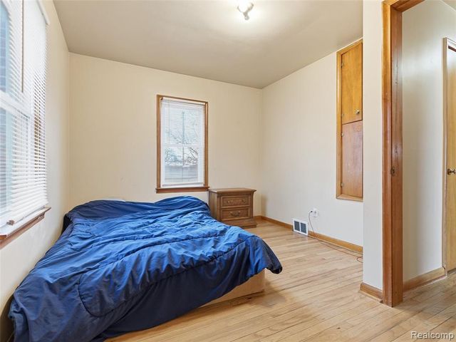 11581 Metter Avenue, Warren, MI 48089