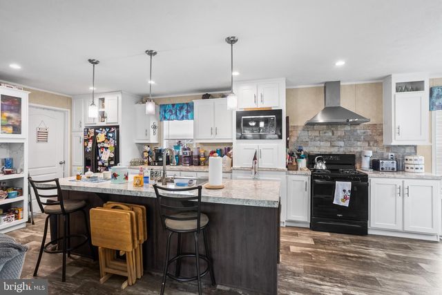 823 GAIL PL, Lancaster, PA 17601