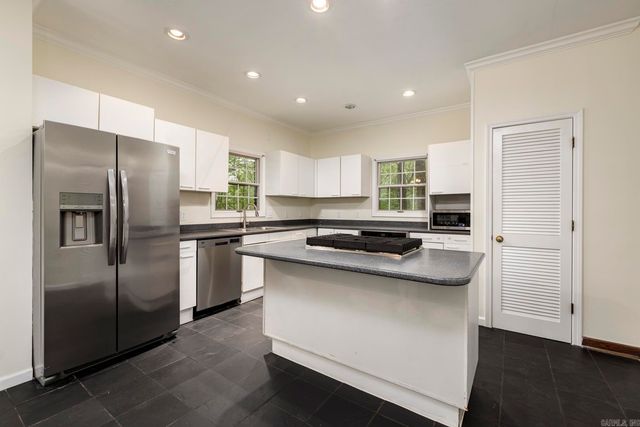 6 Country Oaks Drive, Little Rock, AR 72223