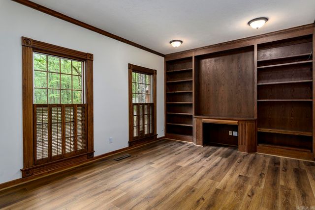 6 Country Oaks Drive, Little Rock, AR 72223