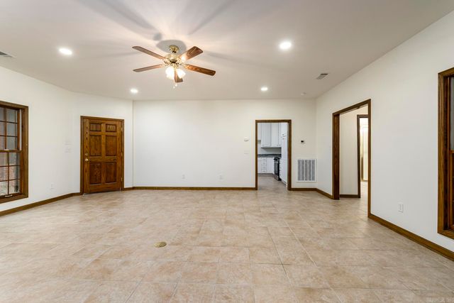 6 Country Oaks Drive, Little Rock, AR 72223