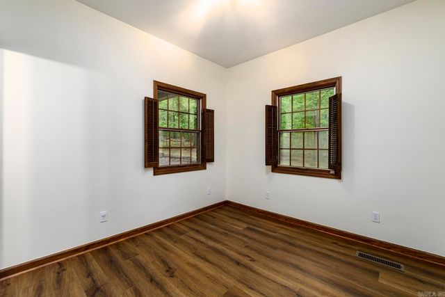 6 Country Oaks Drive, Little Rock, AR 72223