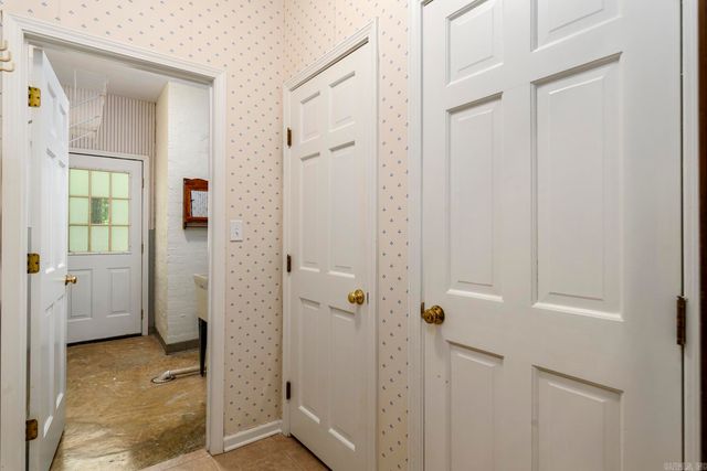 6 Country Oaks Drive, Little Rock, AR 72223