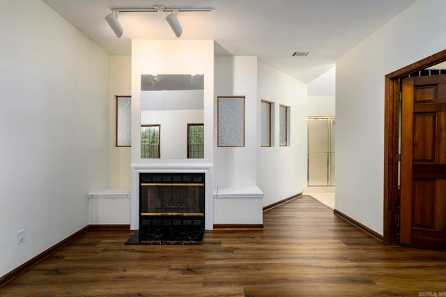 6 Country Oaks Drive, Little Rock, AR 72223