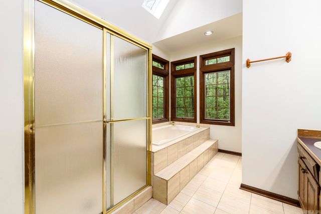 6 Country Oaks Drive, Little Rock, AR 72223