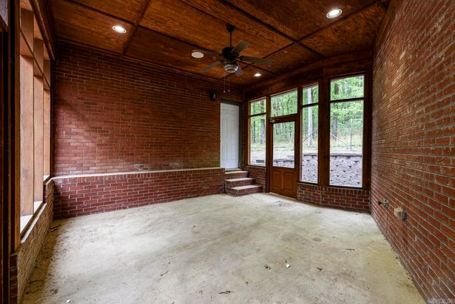 6 Country Oaks Drive, Little Rock, AR 72223