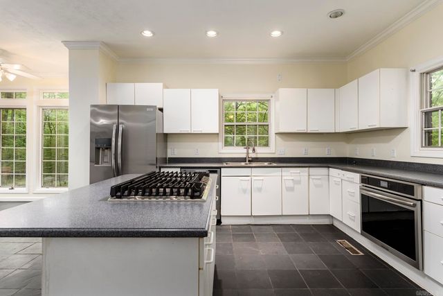 6 Country Oaks Drive, Little Rock, AR 72223