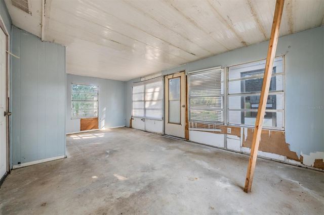 39252 HEIGHTS AVENUE, Zephyrhills, FL 33542