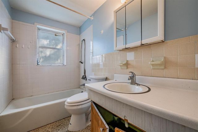 39252 HEIGHTS AVENUE, Zephyrhills, FL 33542