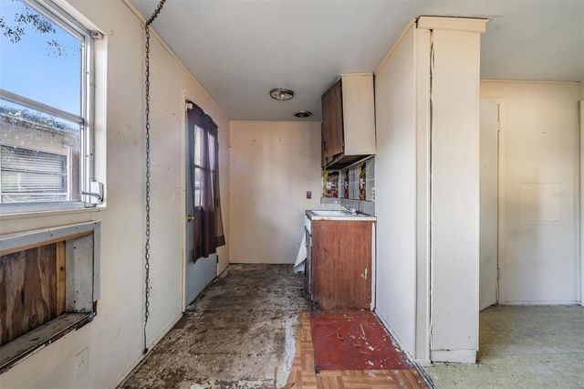 39252 HEIGHTS AVENUE, Zephyrhills, FL 33542