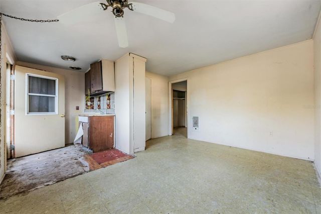 39252 HEIGHTS AVENUE, Zephyrhills, FL 33542