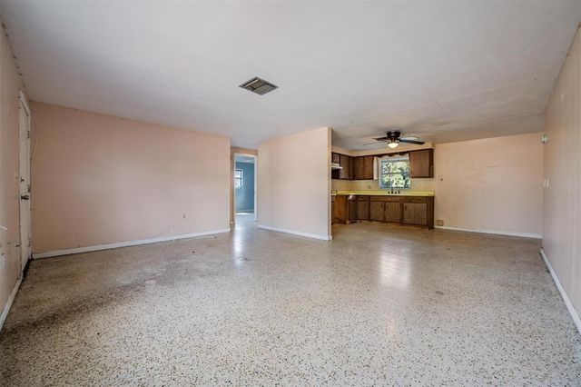 39252 HEIGHTS AVENUE, Zephyrhills, FL 33542