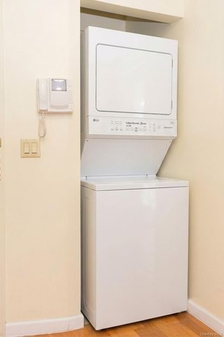 13708 S 31st Road 5D, Flushing, NY 11354